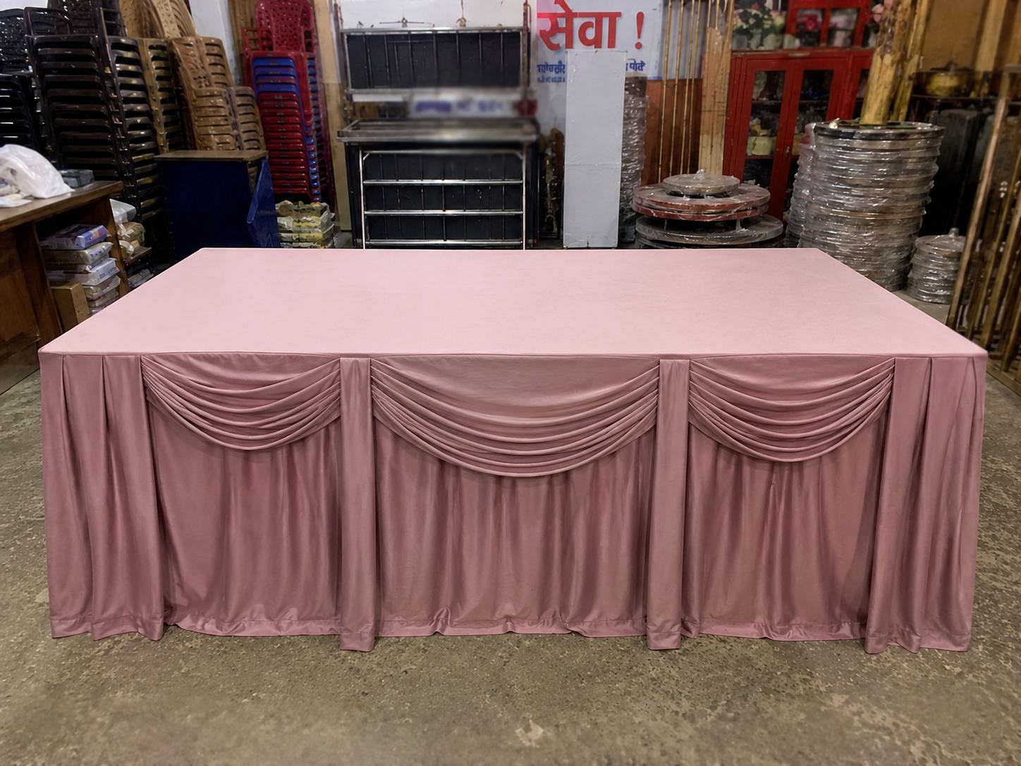 Rectangular Banquet Tables — Set of 10 (with Tablecloths)